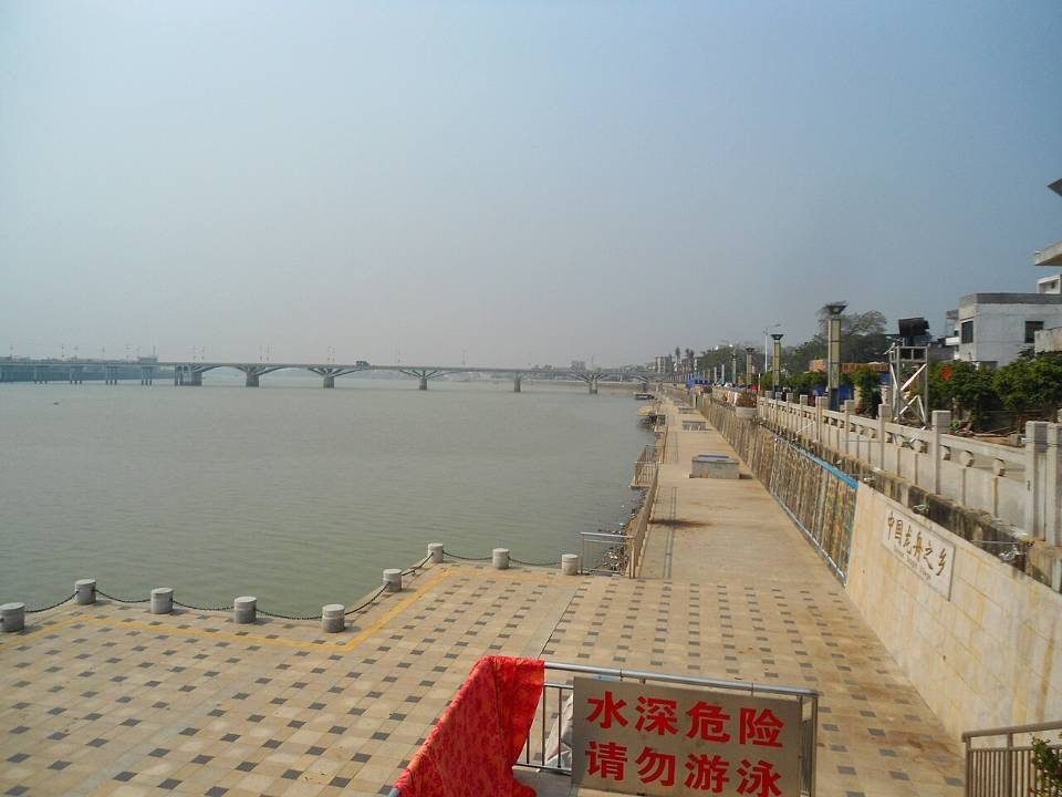 The Nandu River waterfront at Jinjiang, Hainan, facing west (illustrative demo image, not the contributor's own)